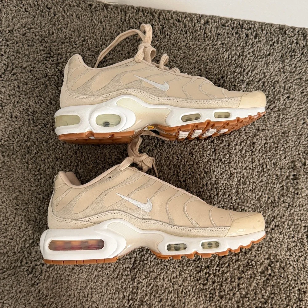 Nike Air Max Plus tan